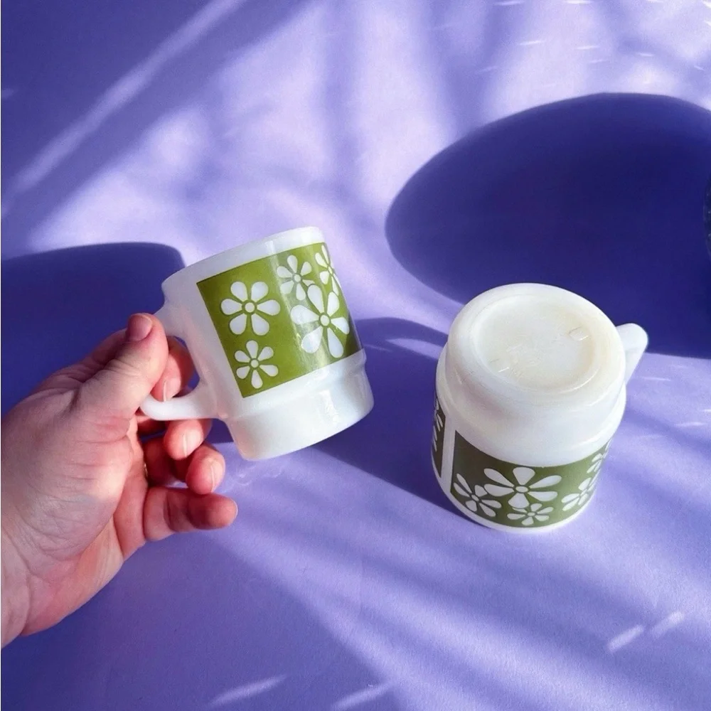 Anchor Hocking Fire King Mugs Green Flowers Milk Glass Lot Of (2) Great Cond - Picture 4 of 5